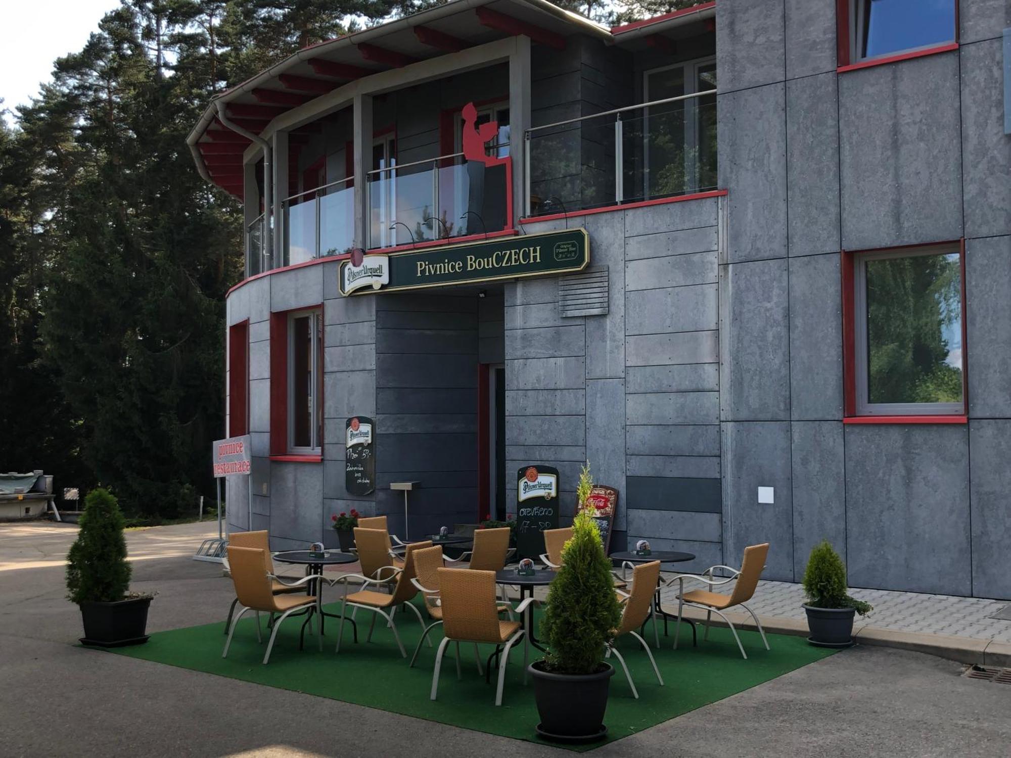 Hotel Bouczech ليبنو ناد فلتافو المظهر الخارجي الصورة